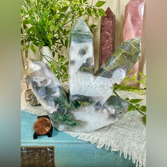 2617 Moss Agate and Quartz 4 Point Crystal Tower - Picture 9 of 15